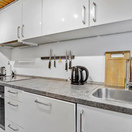 Stunning In With Kitchen بيت للعطل إلينغه