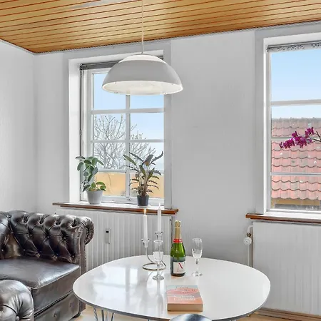 بيت للعطل Stunning In With Kitchen إلينغه