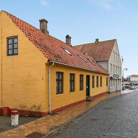 Stunning In With Kitchen * 알링에